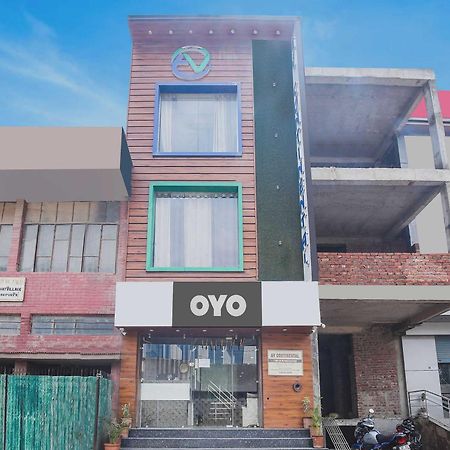 Hotel O Av Continental Zirakpur Luaran gambar