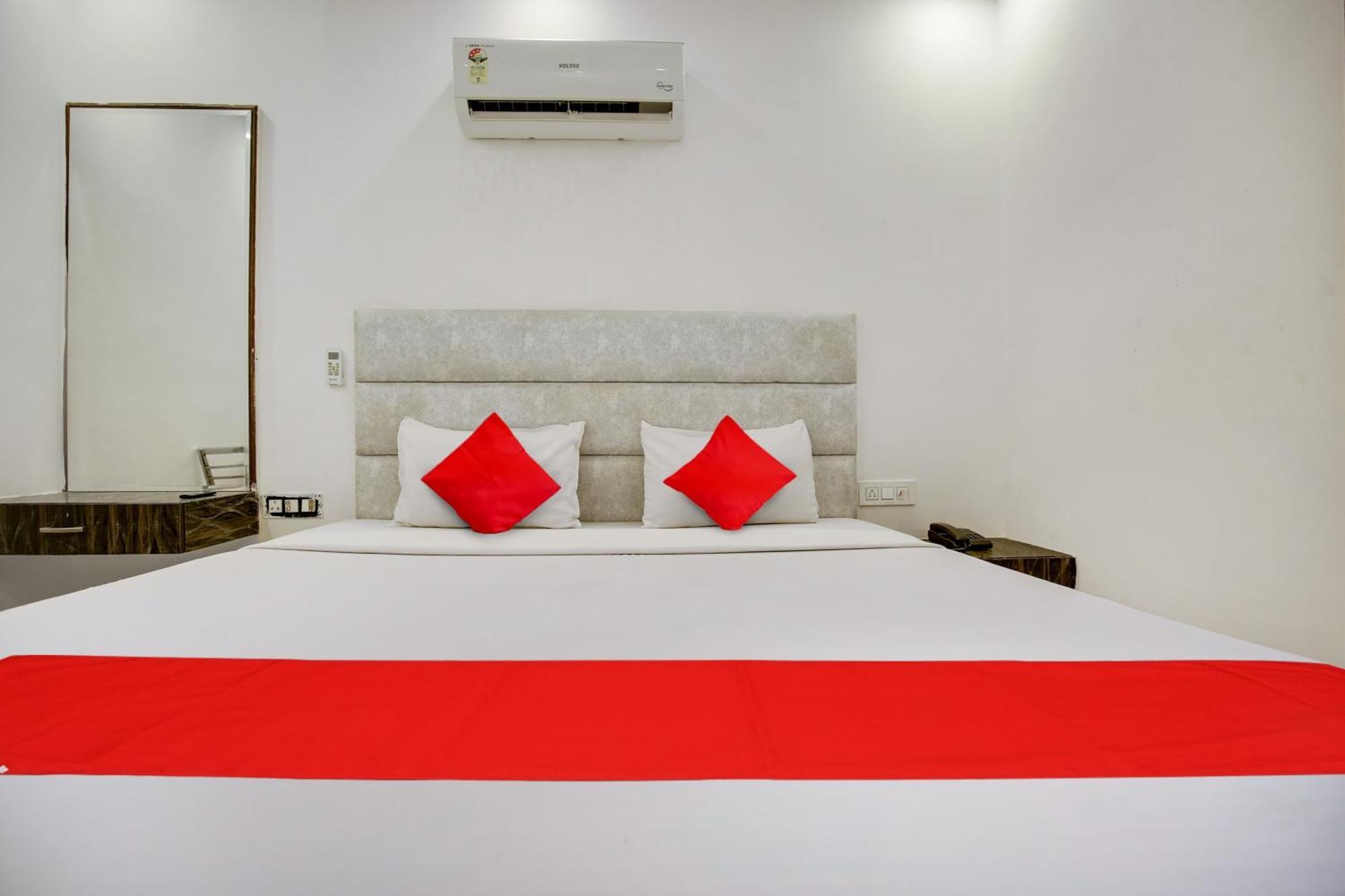 Hotel O Av Continental Zirakpur Luaran gambar