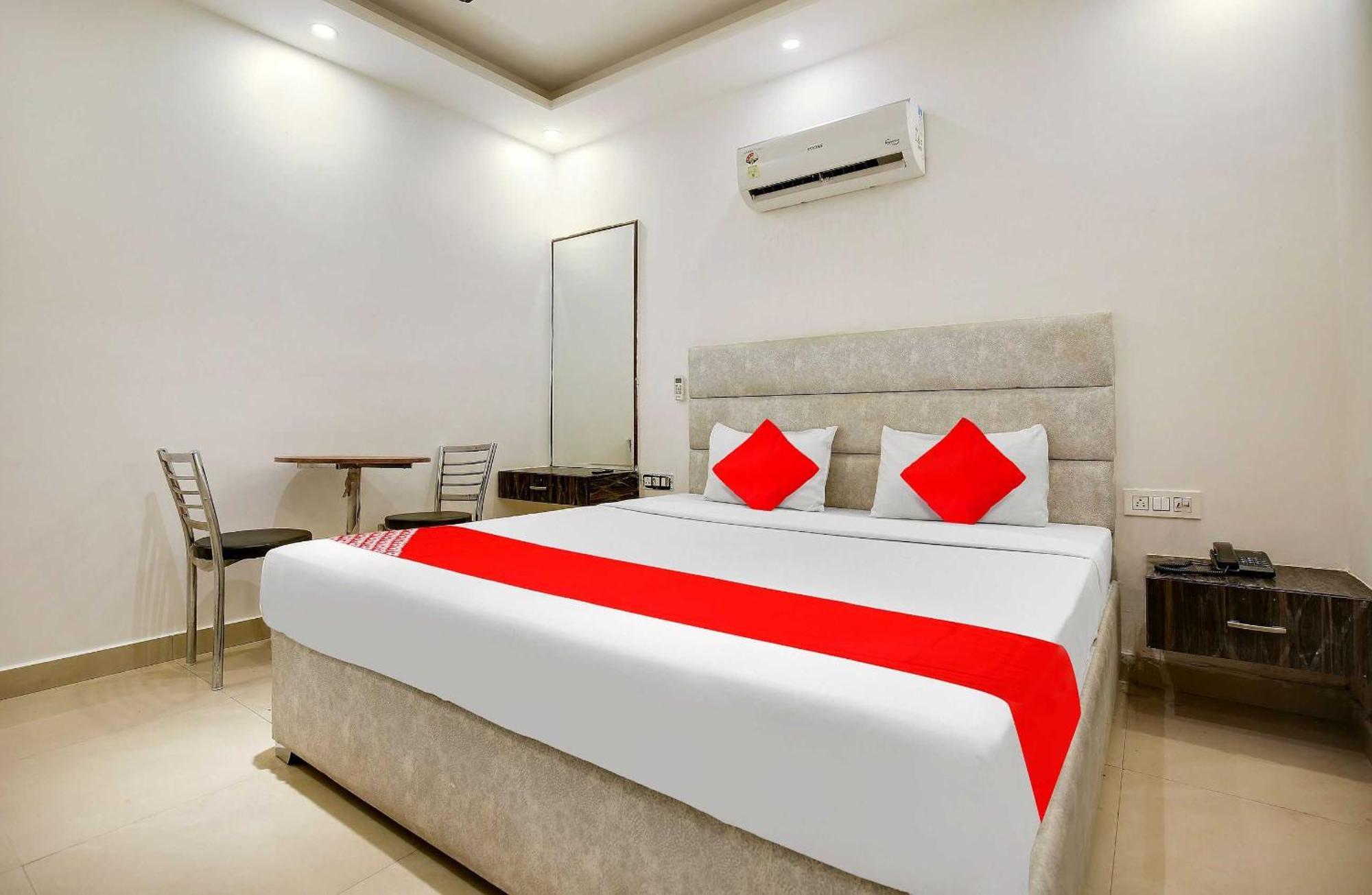Hotel O Av Continental Zirakpur Luaran gambar