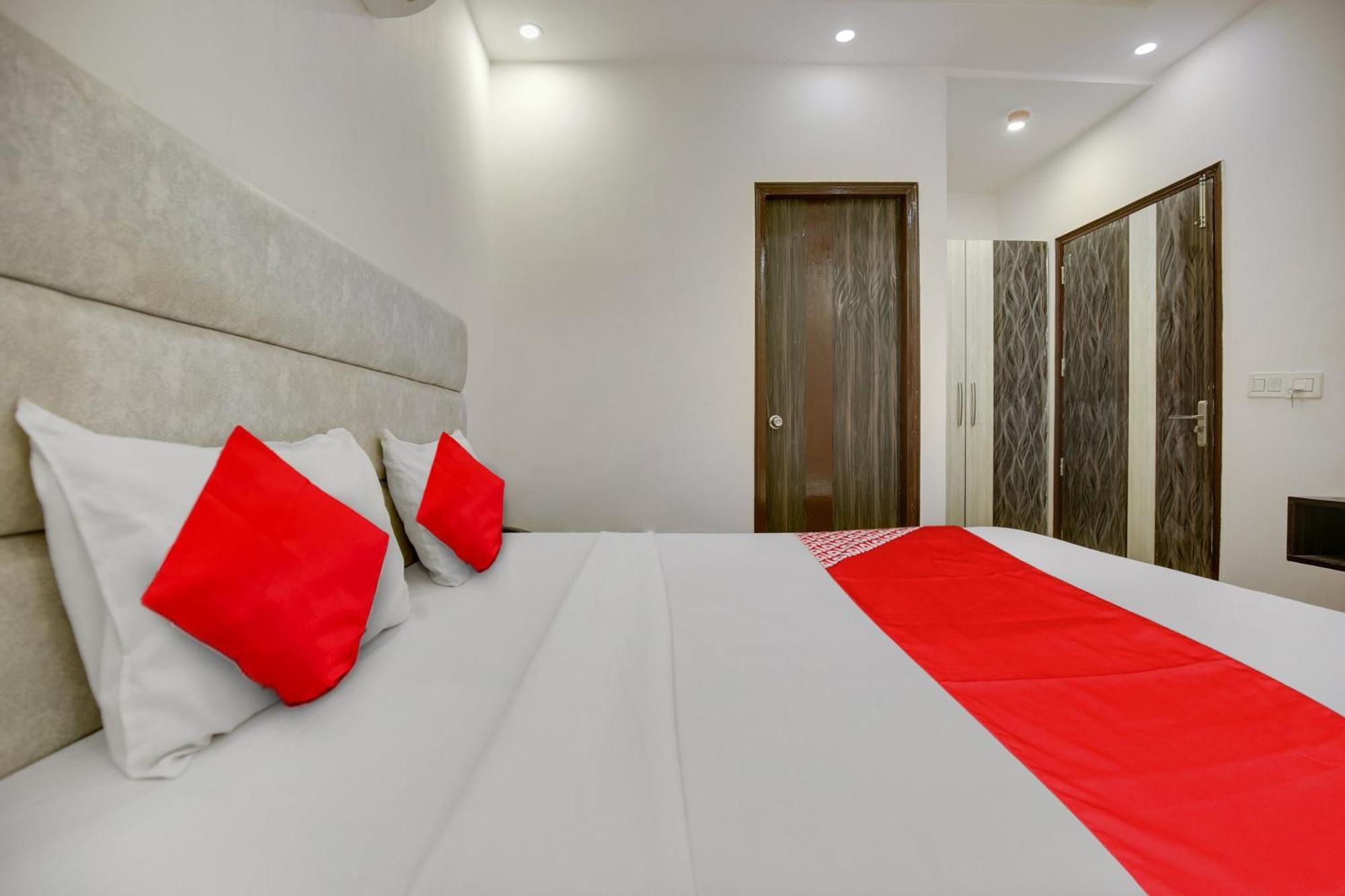 Hotel O Av Continental Zirakpur Luaran gambar