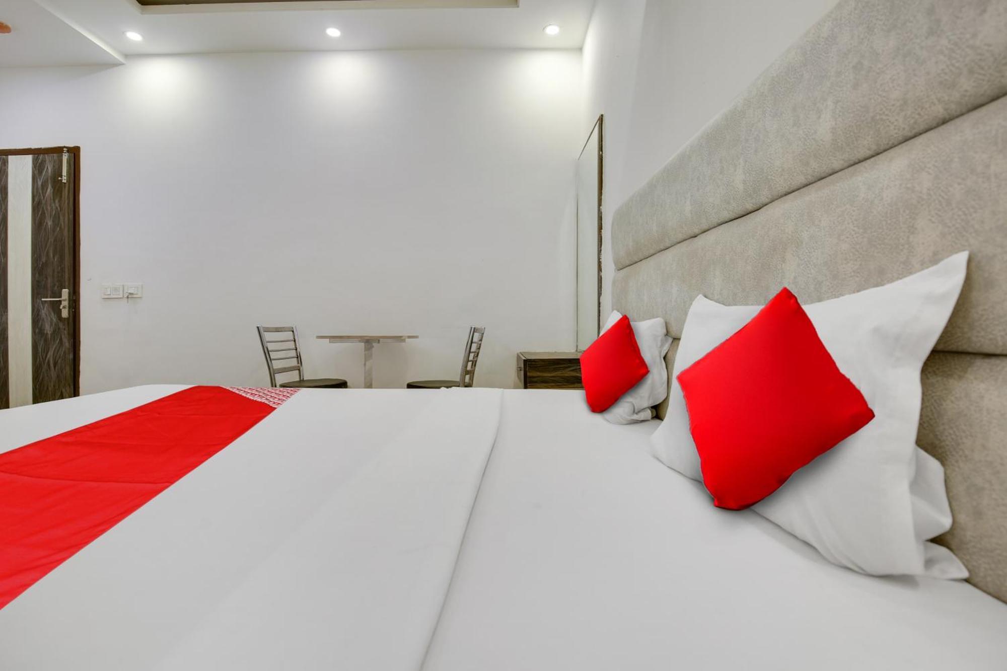 Hotel O Av Continental Zirakpur Luaran gambar