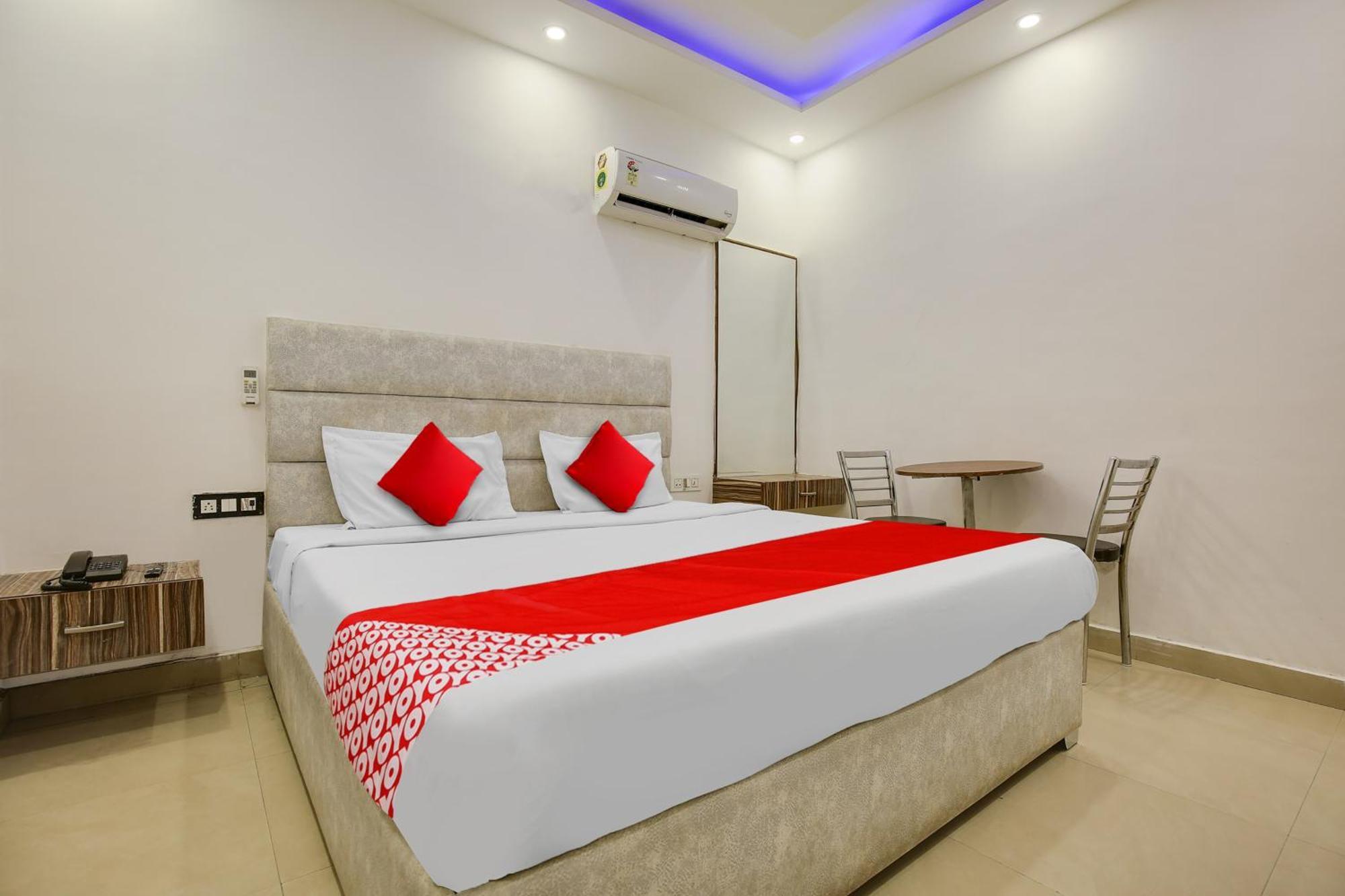 Hotel O Av Continental Zirakpur Luaran gambar